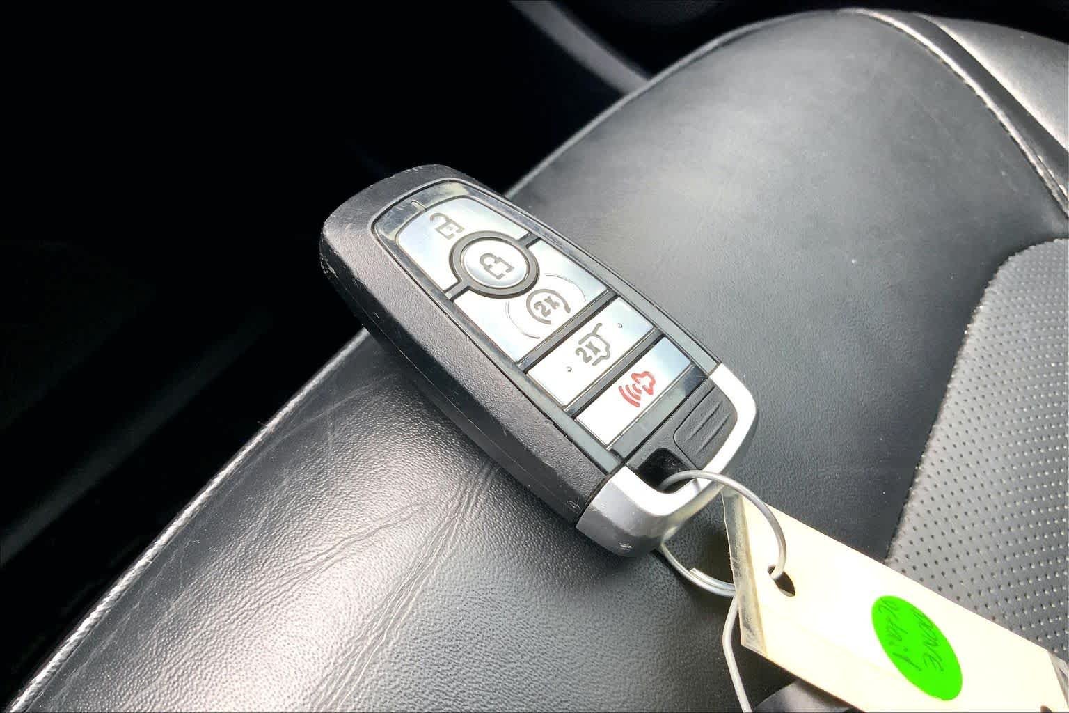 Used 2019 White Platinum Metallic Tri-Coat Ford Platinum image 15