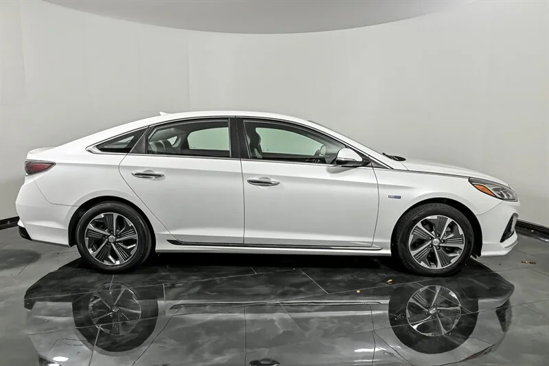 Used 2019 Hyper White Hyundai Limited image 10