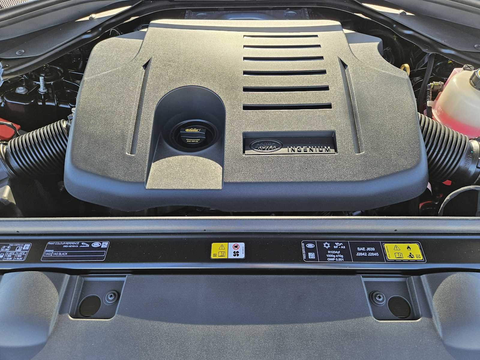New 2027 Santorini Black LAND ROVER Dynamic SE P400 image 30