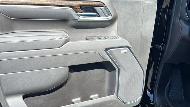 New 2026 Onyx Black GMC Elevation image 23