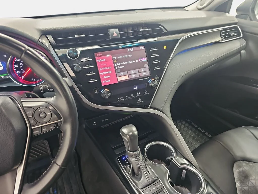 Used 2018 Beige Toyota XSE V6 image 21