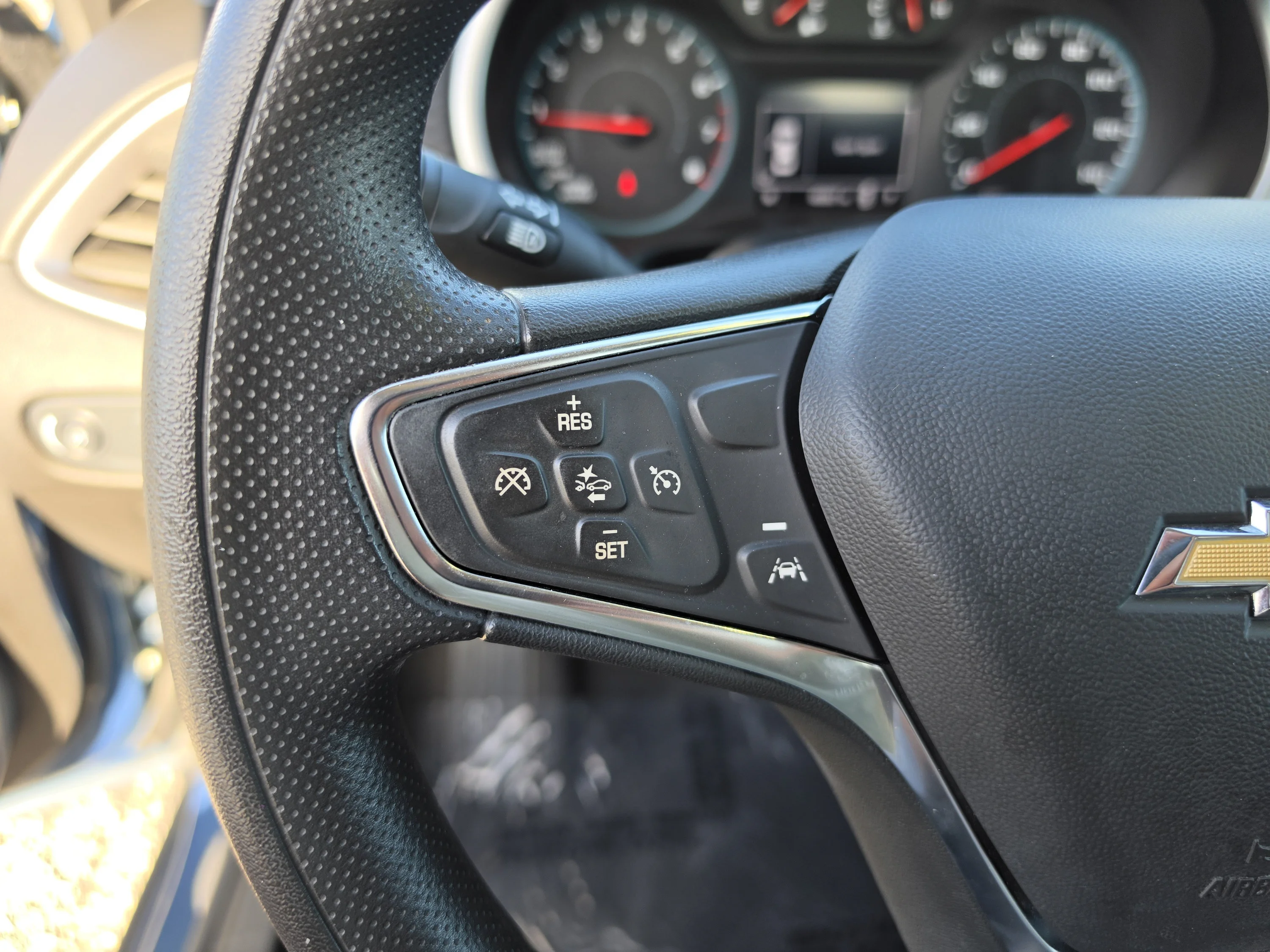 Used 2025 Lakeshore Blue Metallic Chevrolet LT image 31