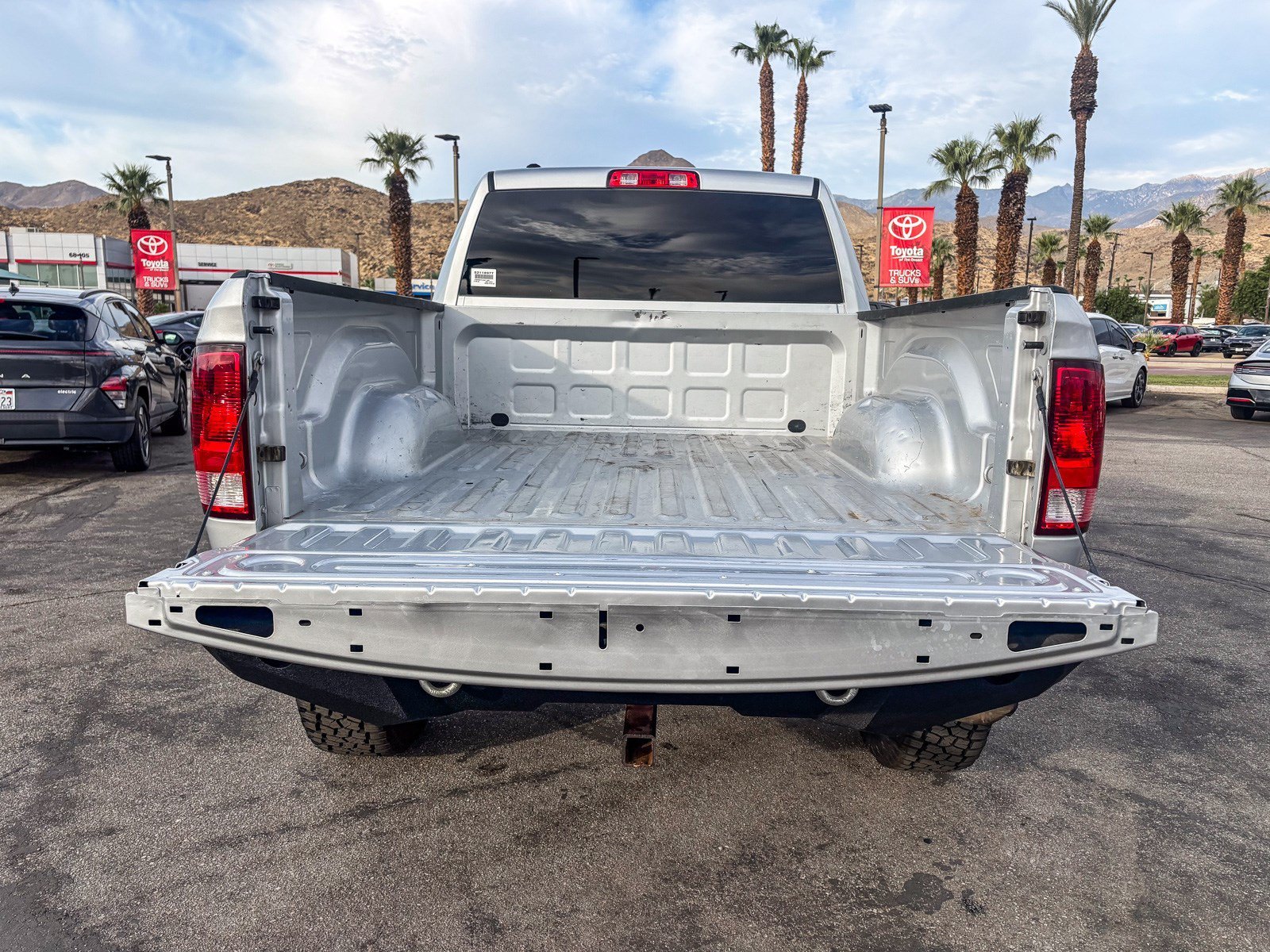 Used 2018 Bright Silver Metallic Clearcoat Ram Express image 12