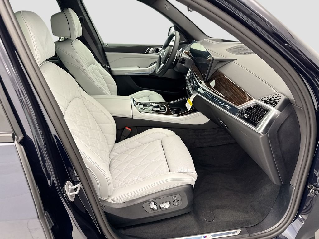 New 2026 Carbon Black Metallic BMW xDrive50e image 19