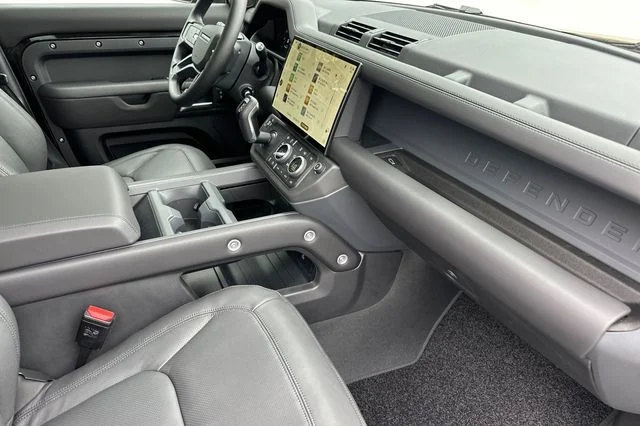 New 2026 Santorini Black Land Rover S image 15