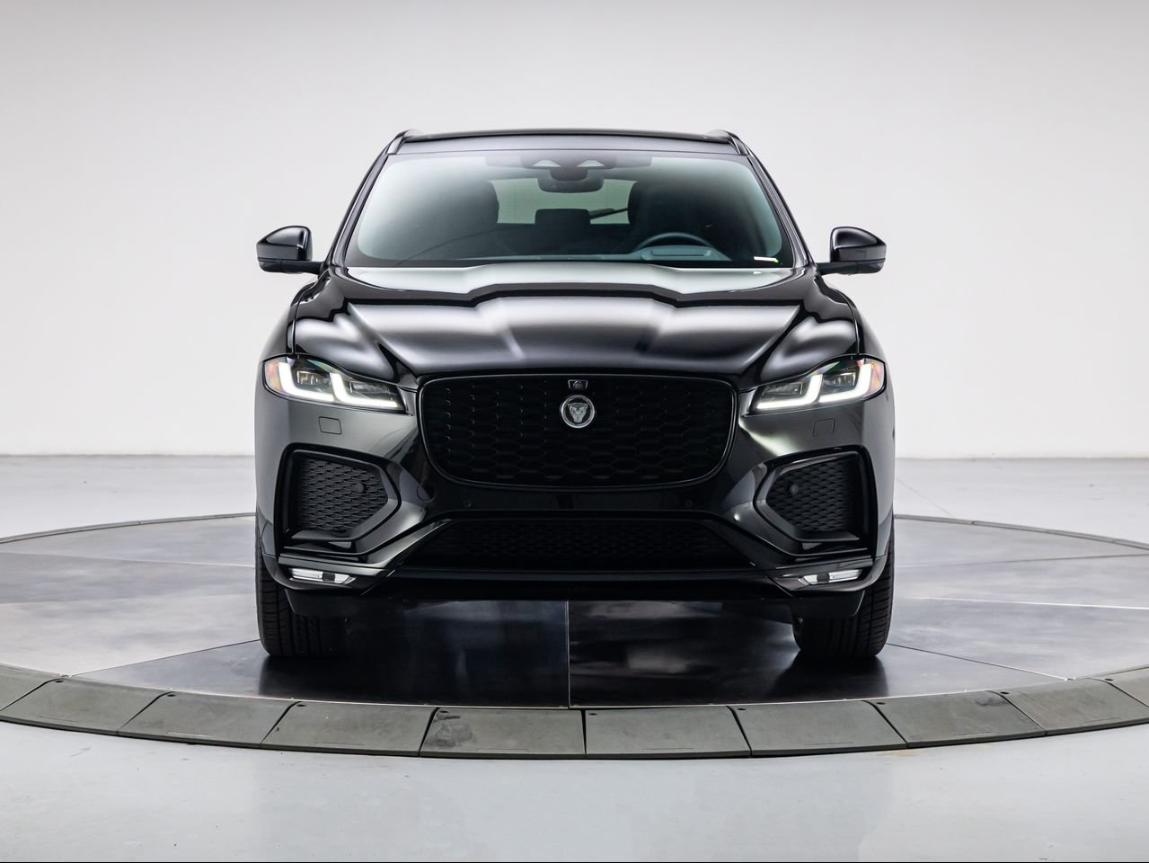 2026 Jaguar F-Pace R-Dynamic S - Photo 8
