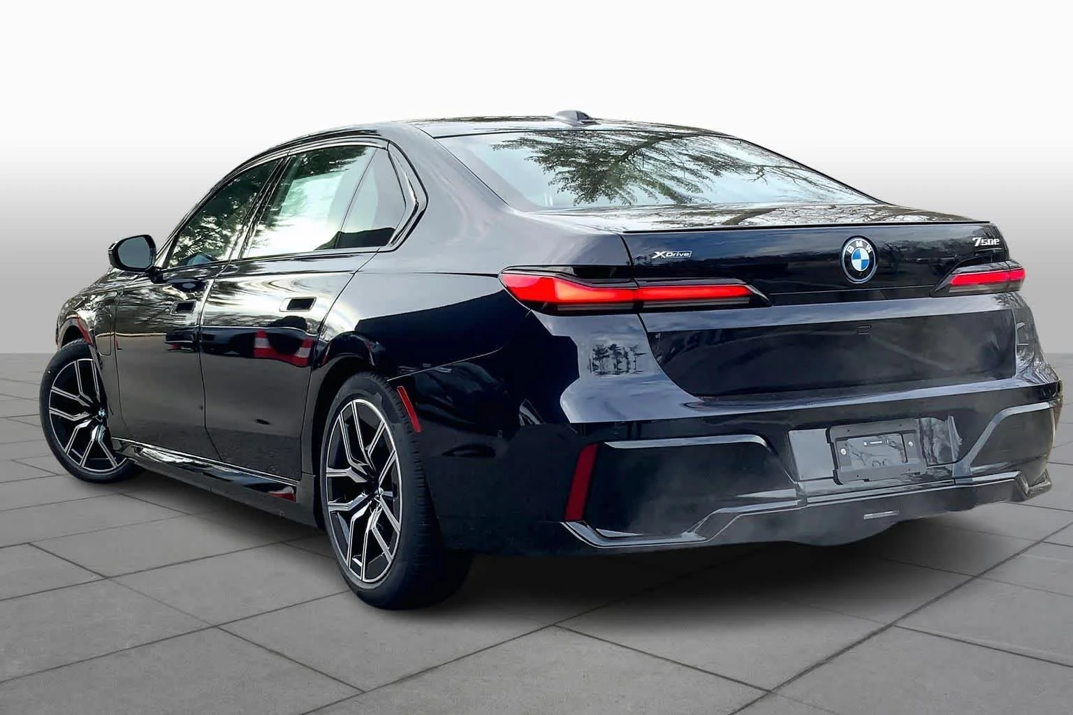 2026 BMW 7 Series 750e - Photo 12
