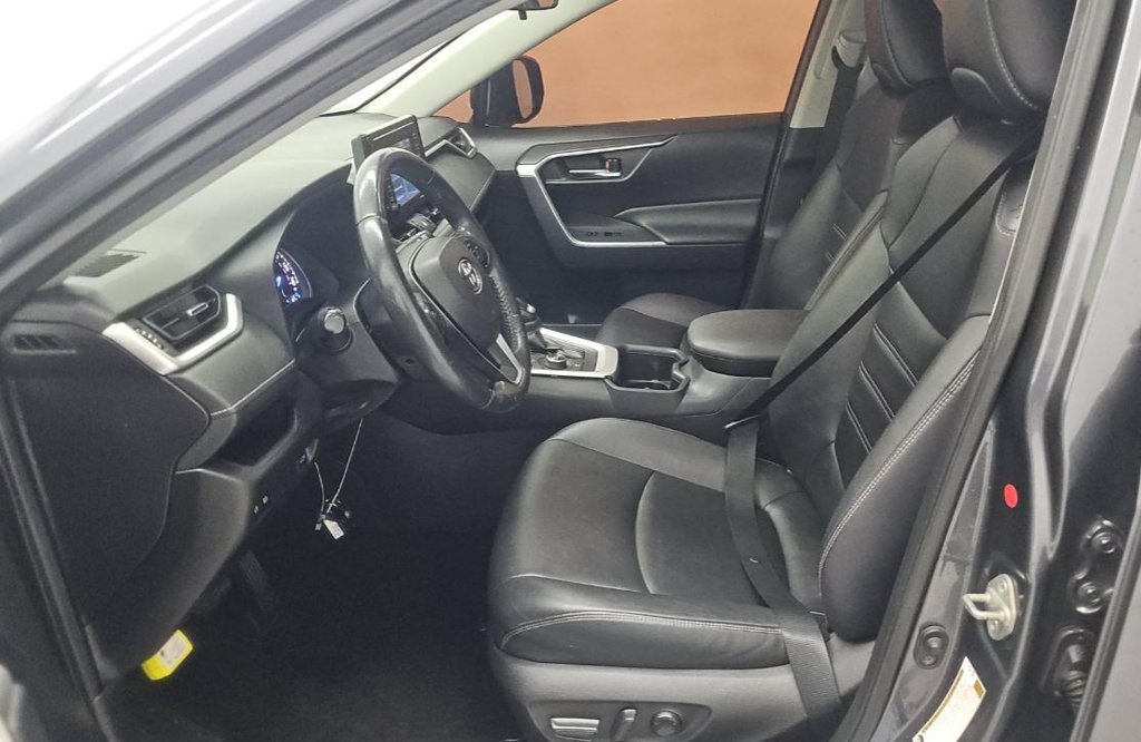 Used 2022 Gray Toyota XLE Premium image 5