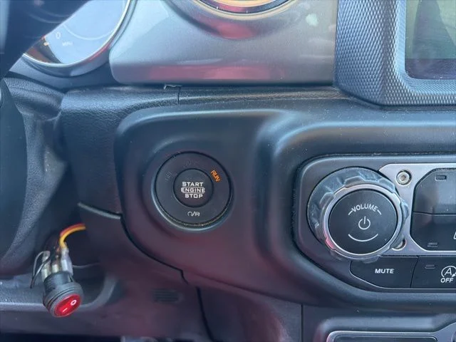 Used 2020 Mojito! Clearcoat Jeep Unlimited Sahara image 23