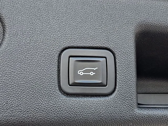 Used 2018 Silver Chevrolet LT image 29