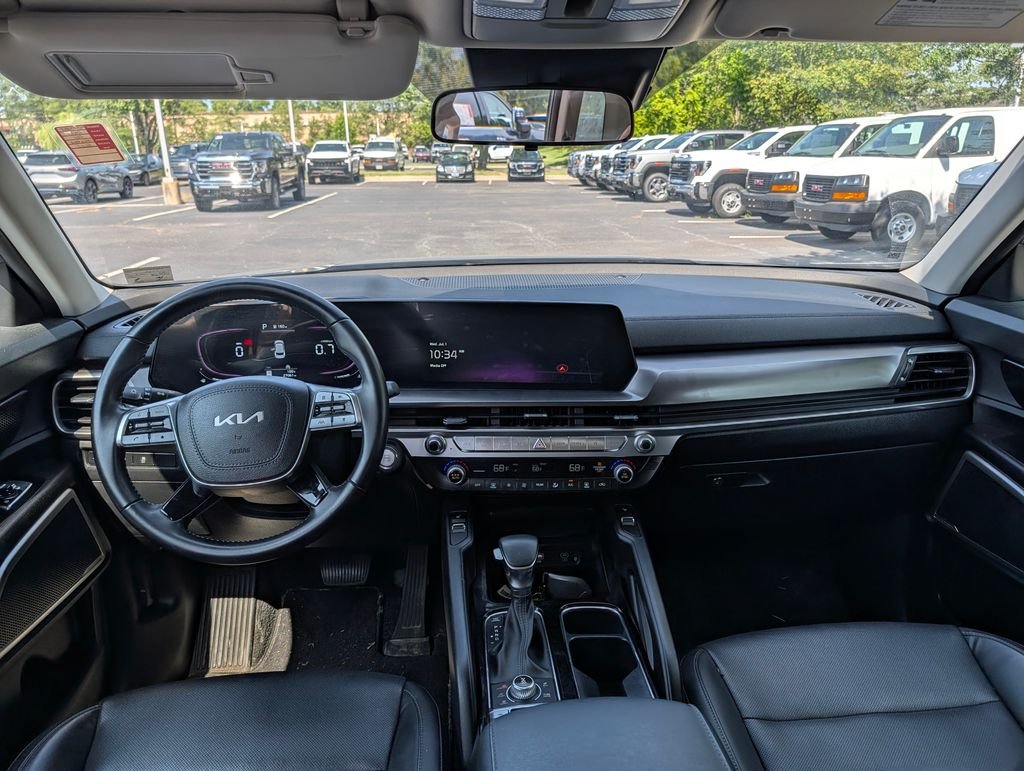 Used 2023 Black Kia S image 10
