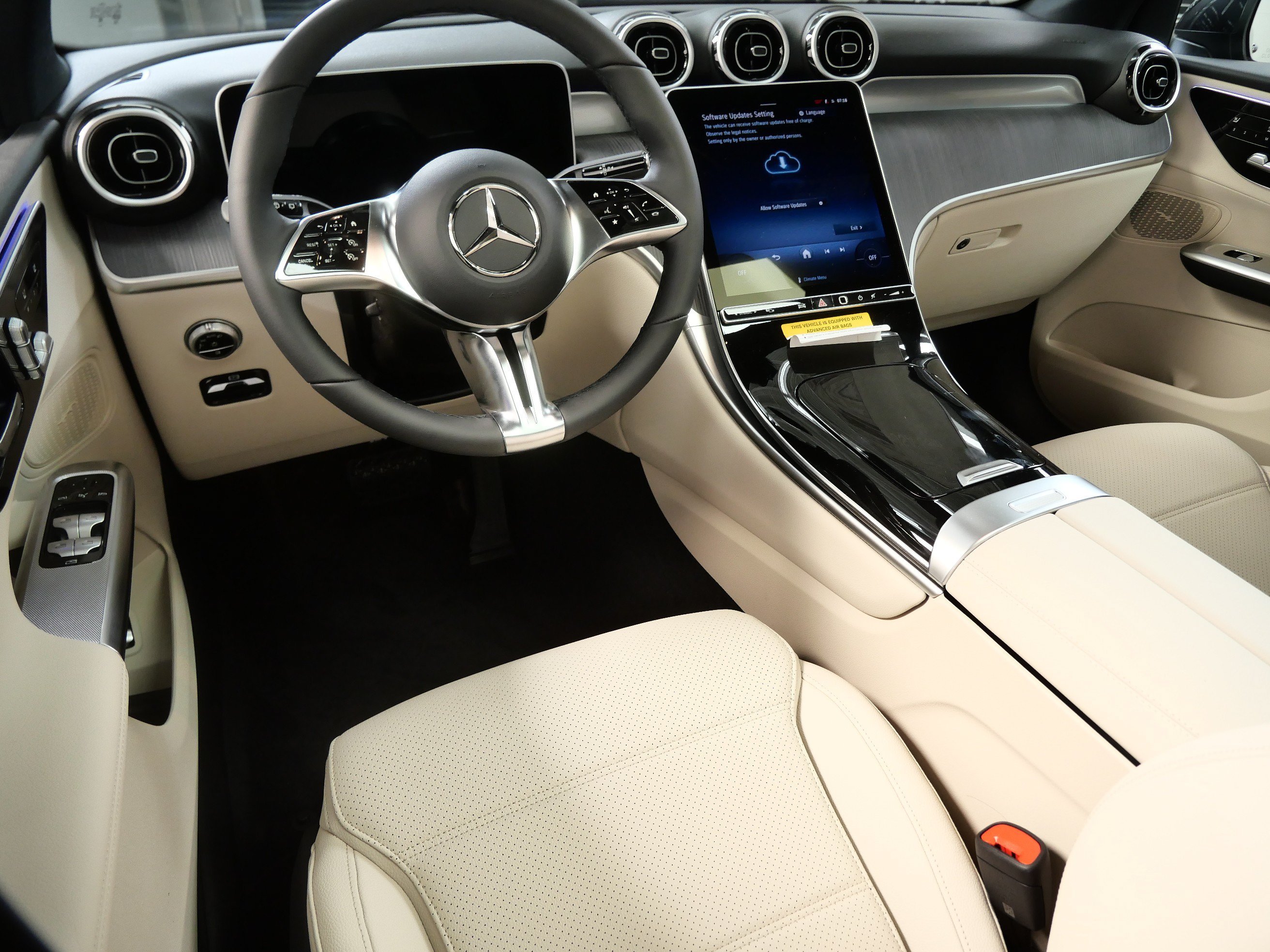 New 2026 Graphite Grey Metallic Mercedes-Benz GLC 300 image 2
