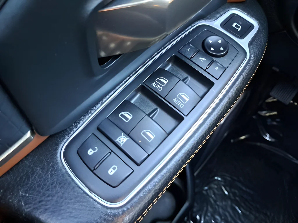 Used 2019 Gray Ram Laramie Longhorn image 24