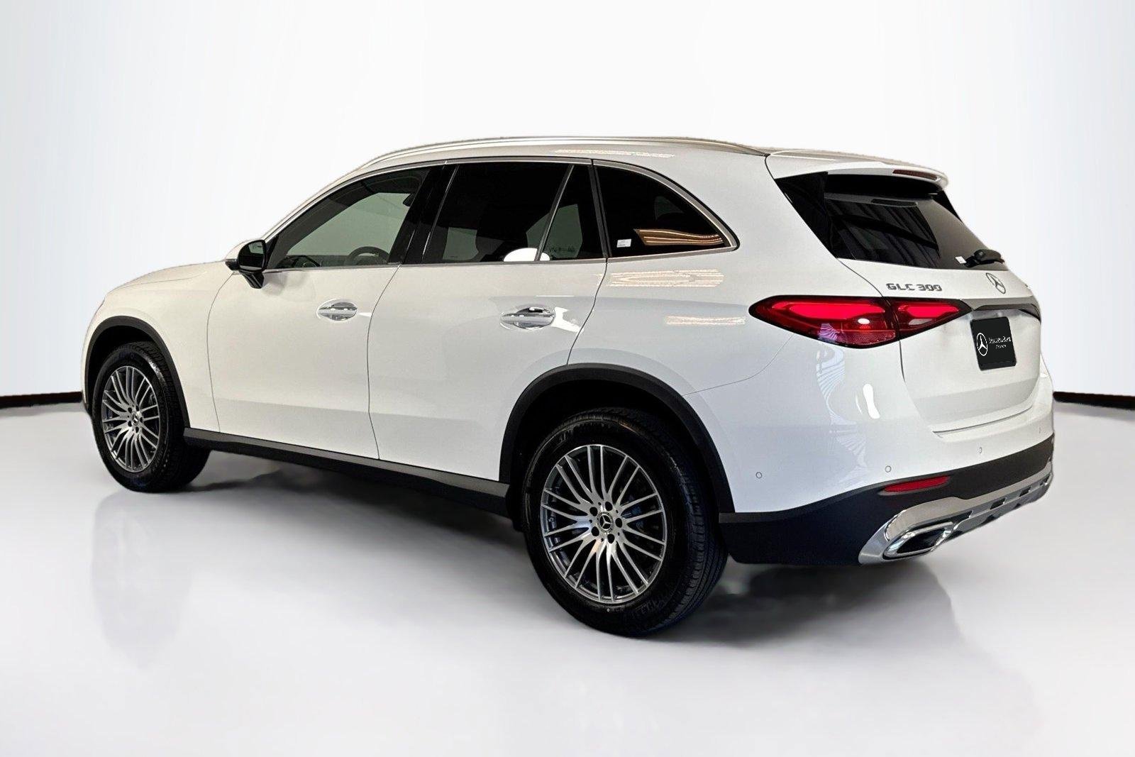 New 2026 Polar White Mercedes-Benz GLC 300 image 7
