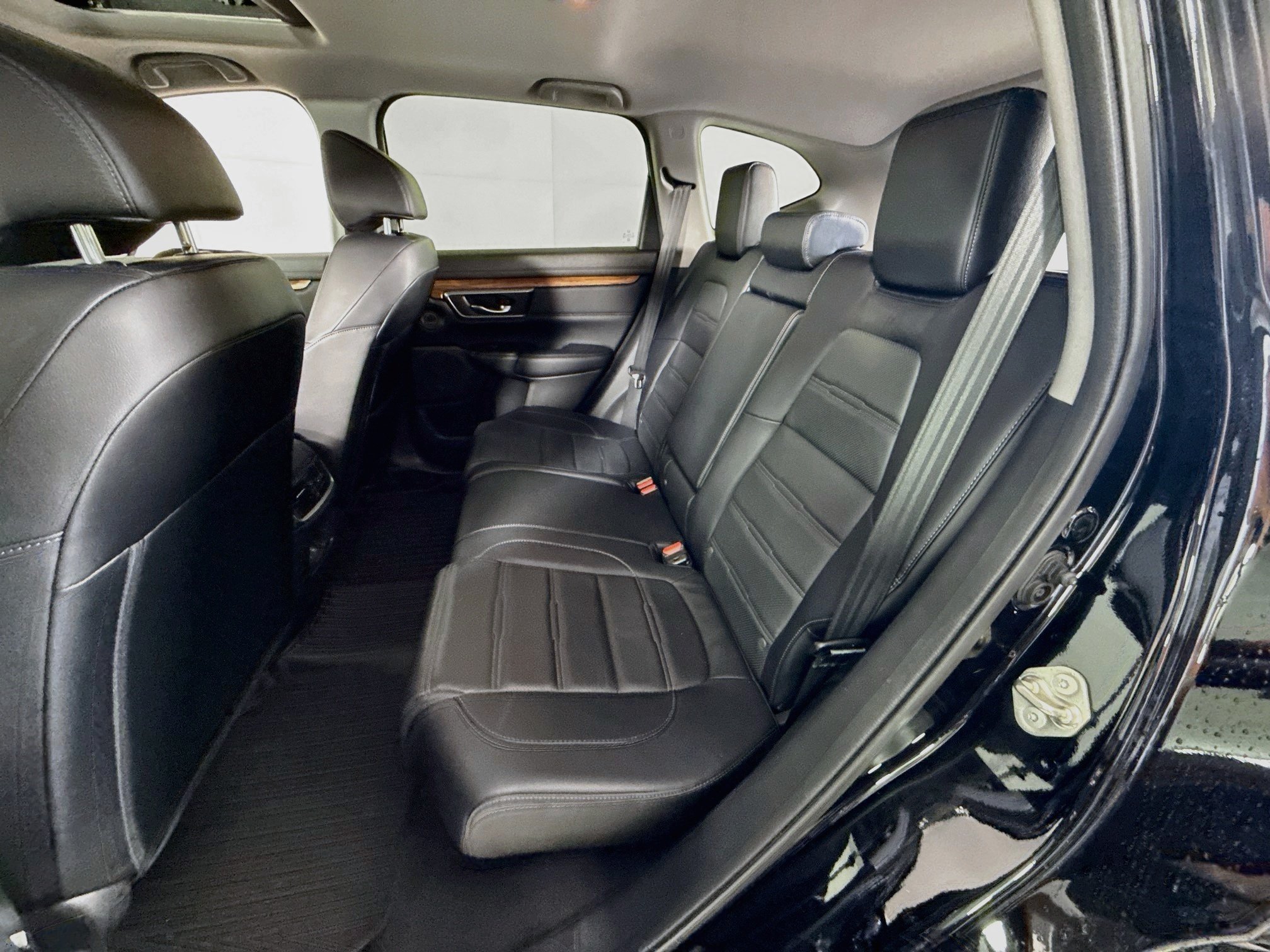 Used 2018 Crystal Black Pearl Honda Touring image 25