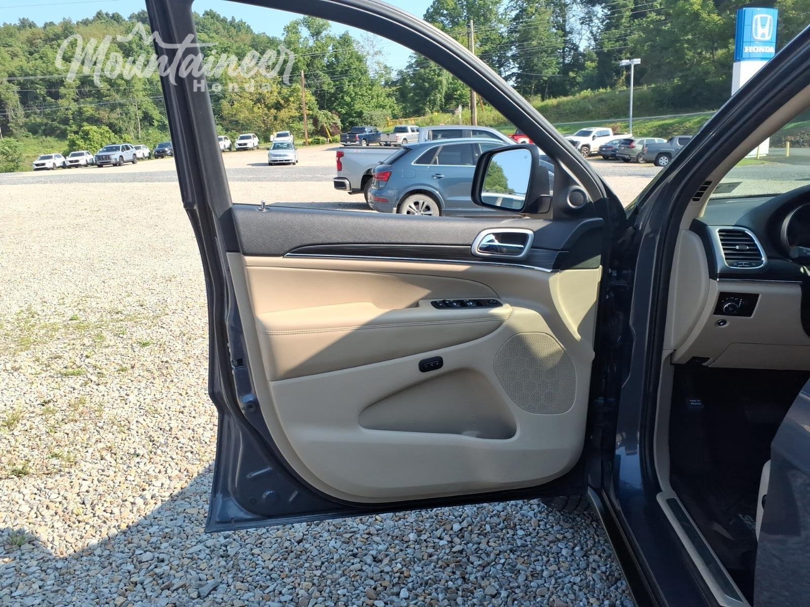 Used 2021 Slate Blue Pearlcoat Jeep Limited image 13