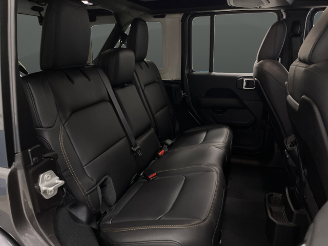 2025 Jeep Wrangler 4-Door Sahara - Photo 30