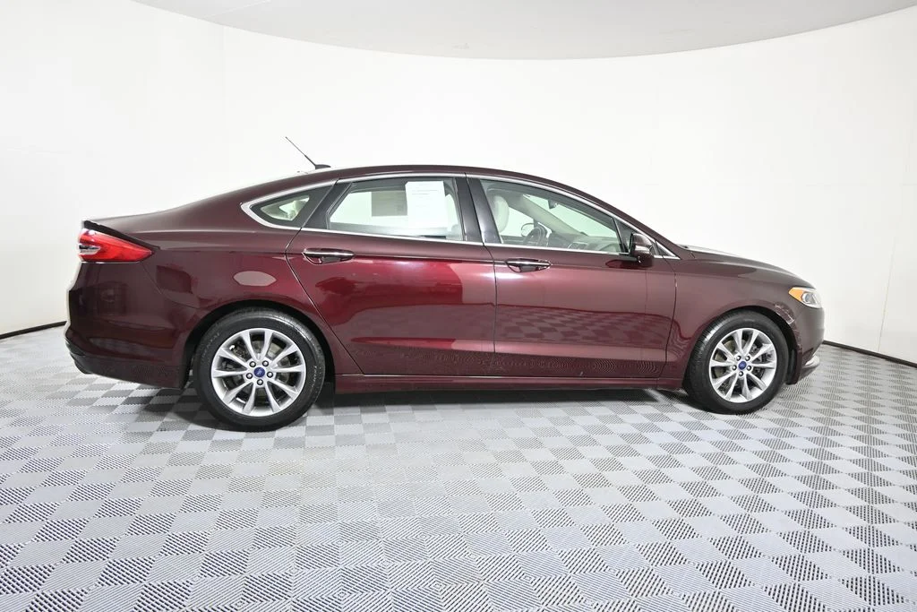 Used 2017 Red Ford SE image 7