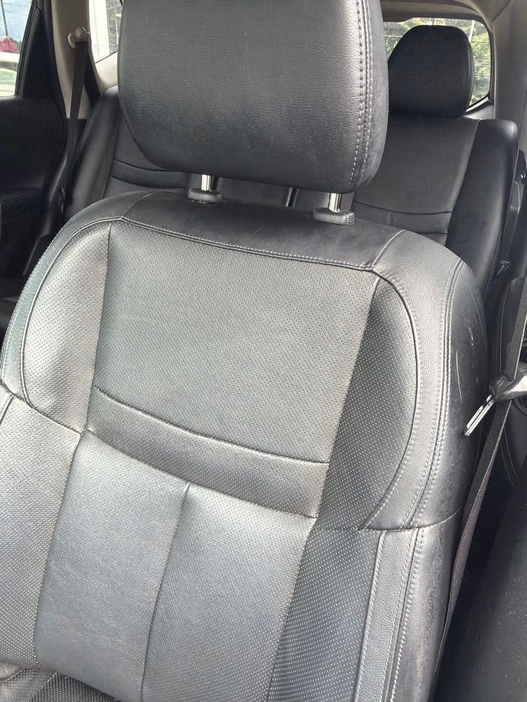 Used 2017 Black Nissan SL image 5