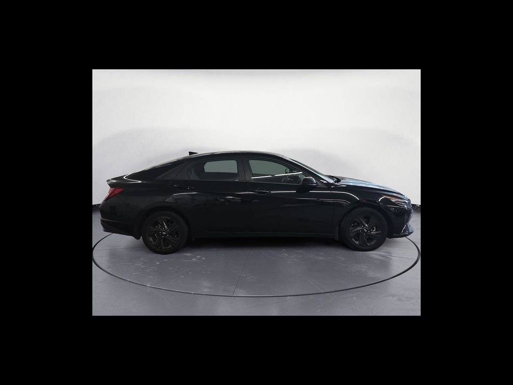 Used 2022 Black Hyundai SEL image 7