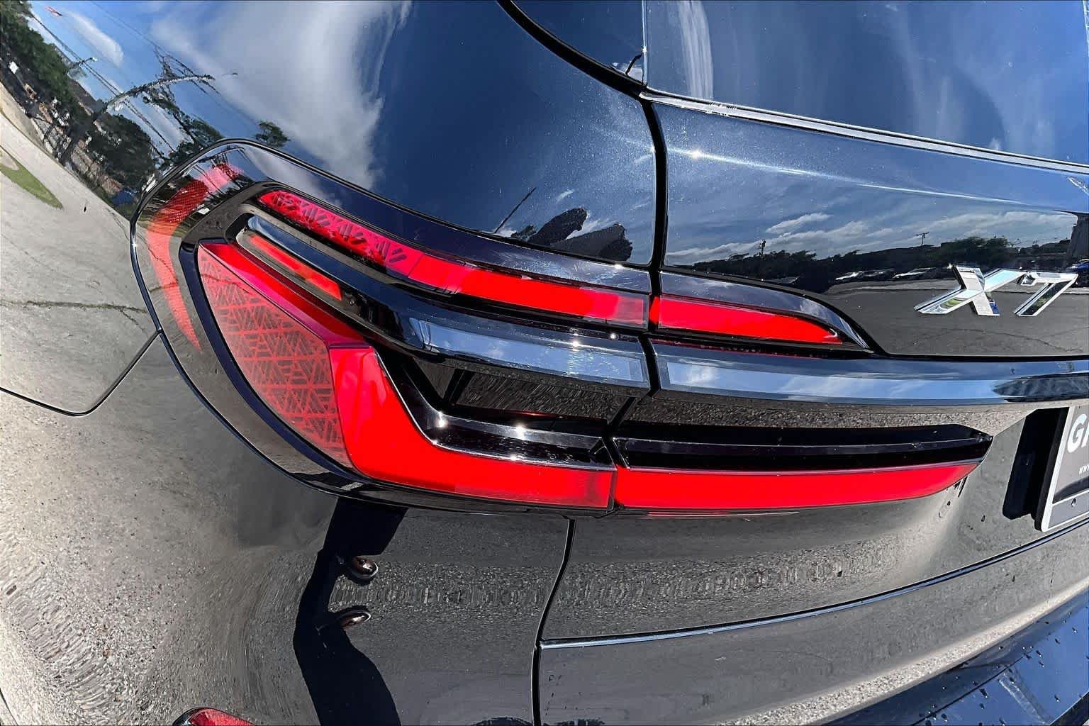Used 2026 Black Sapphire Metallic BMW xDrive40i image 27