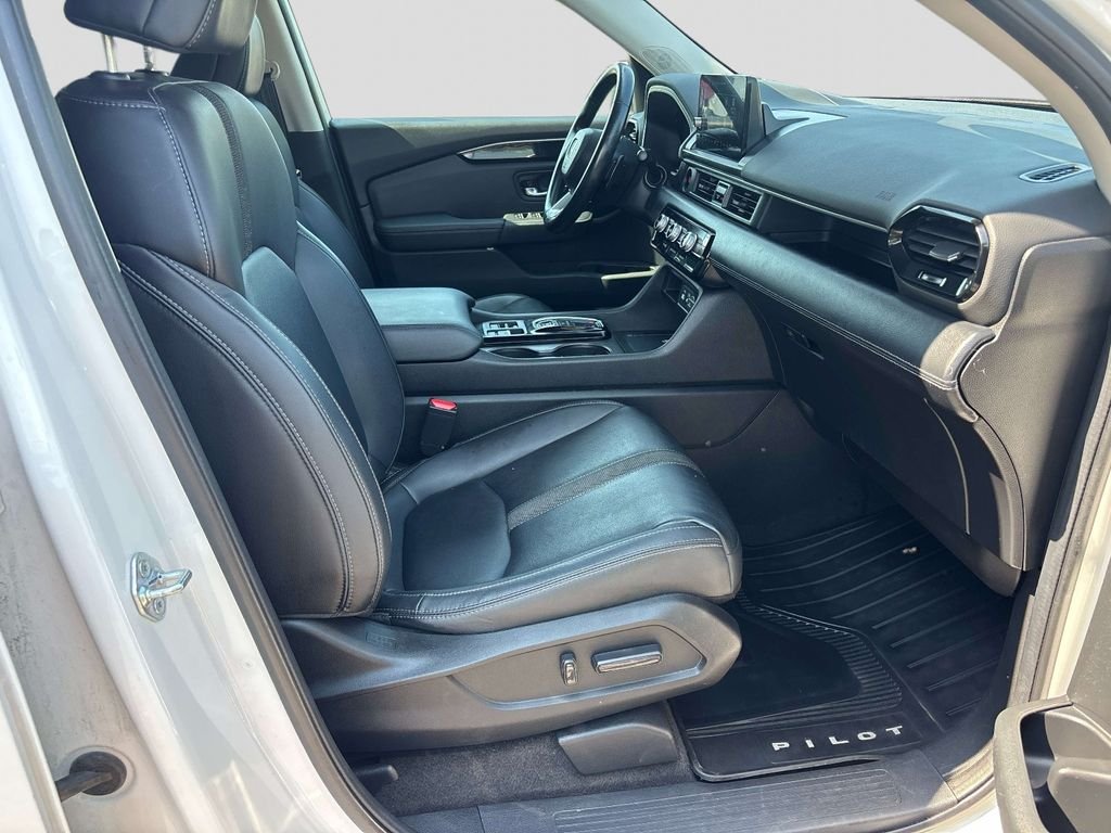 Used 2023 White Honda EX-L image 18