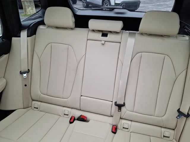 Used 2021 Gray BMW xDrive30i image 18