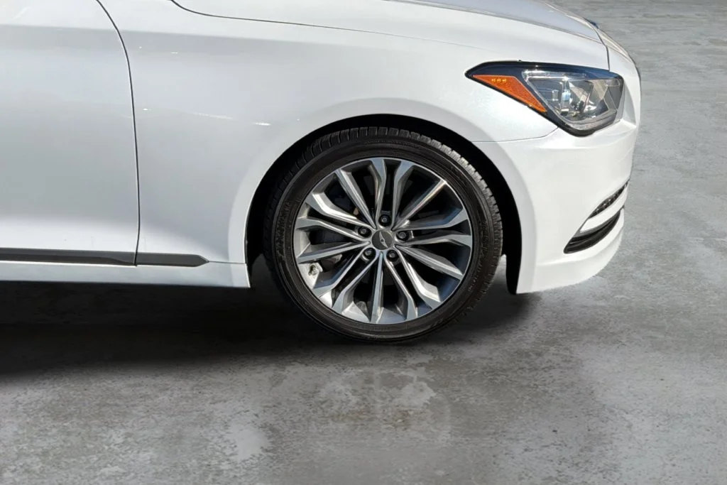 Used 2015 White Hyundai 3.8 image 33