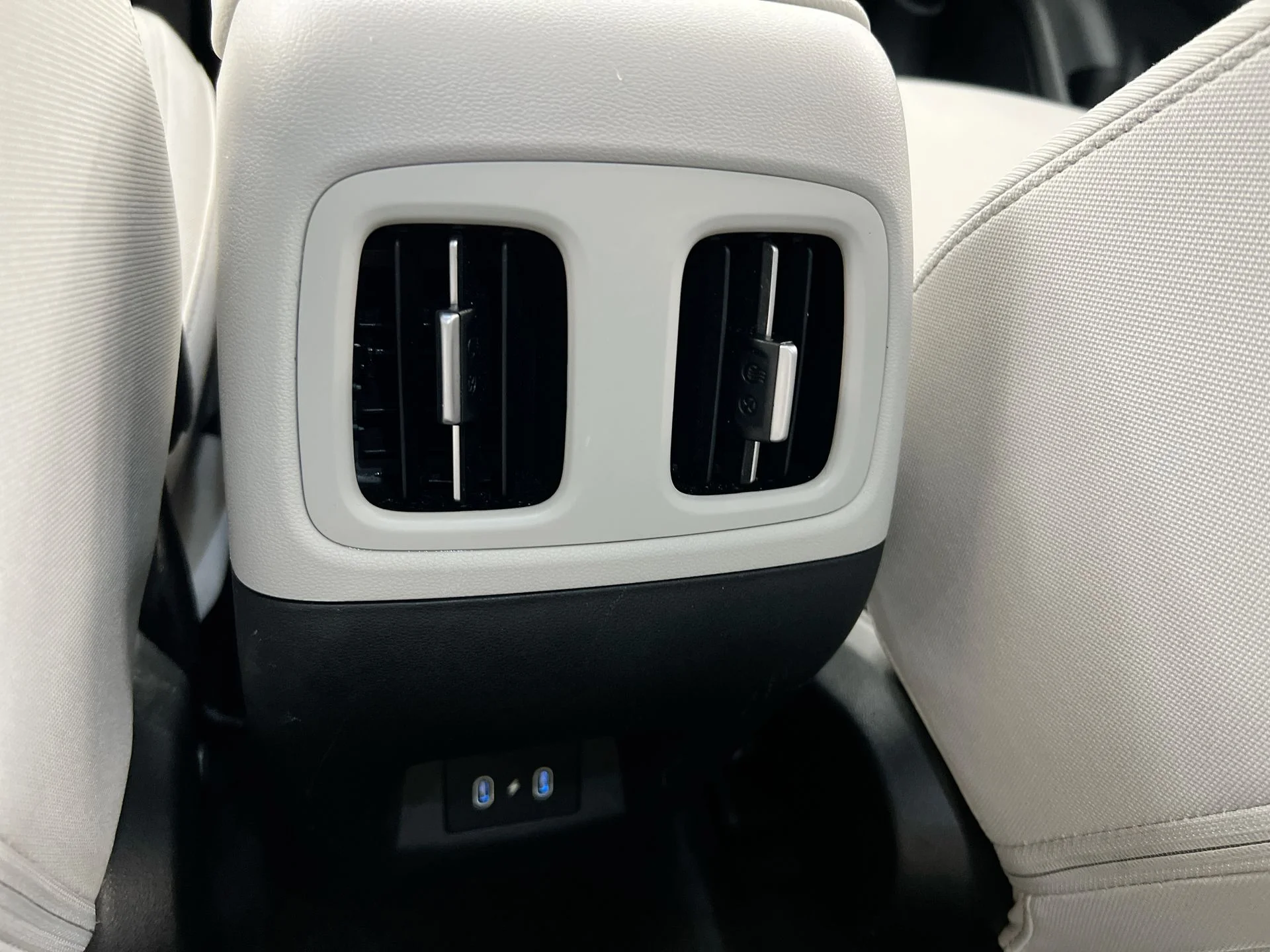 Used 2025 Silver Hyundai SEL image 19