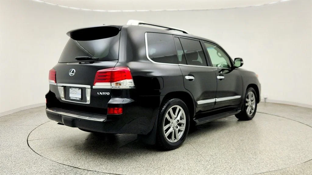 Used 2013 Black Onyx Lexus 4WD 4dr w/ Luxury Package, Mark Levinson & Rear Entertainment image 5