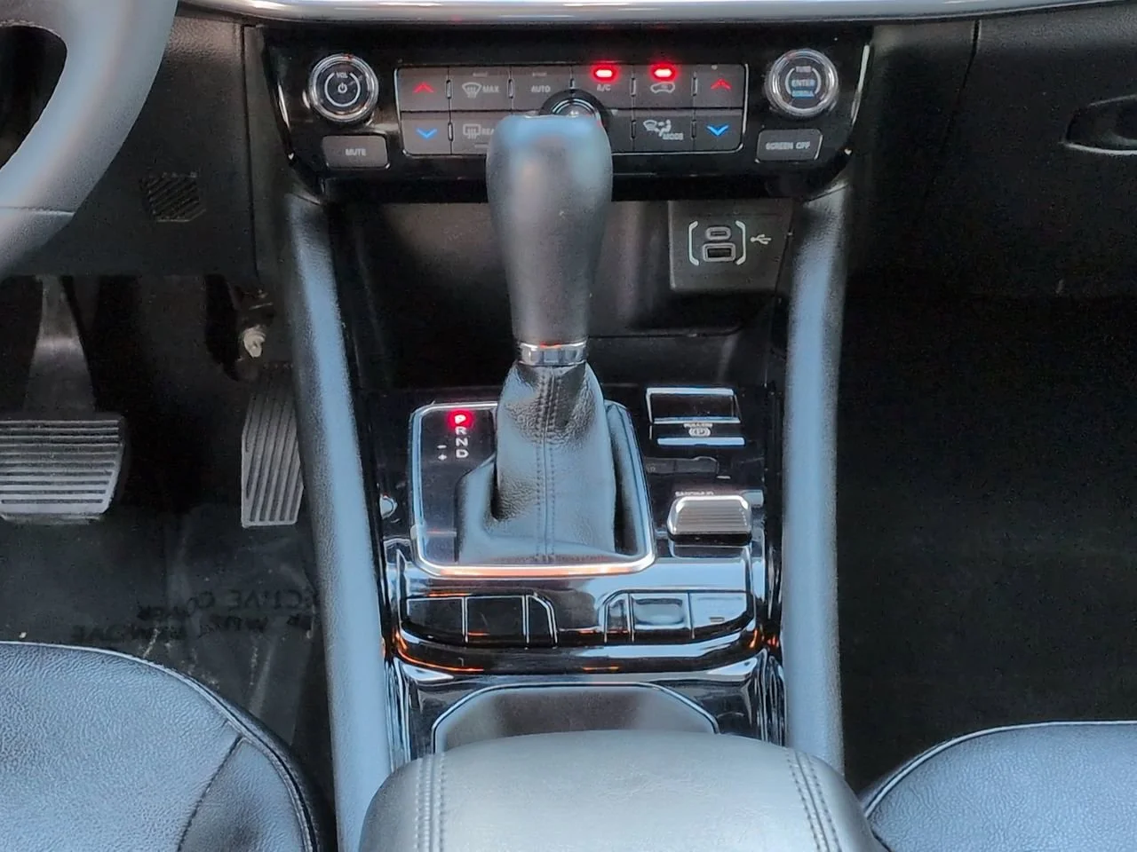Used 2023 Redline Pearlcoat Jeep Limited image 18