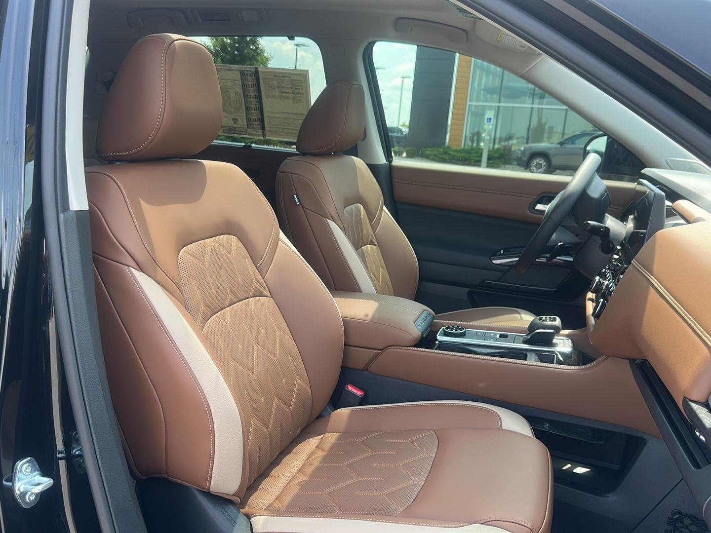Used 2026 Super Black Nissan Platinum image 37