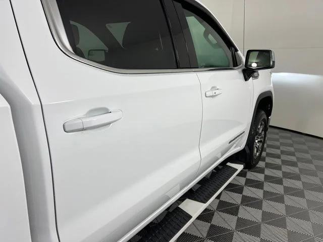 Used 2024 White GMC SLE image 9