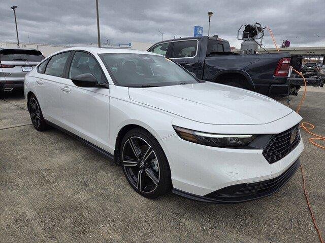 Used 2026 Platinum White Pearl Honda Sport image 3