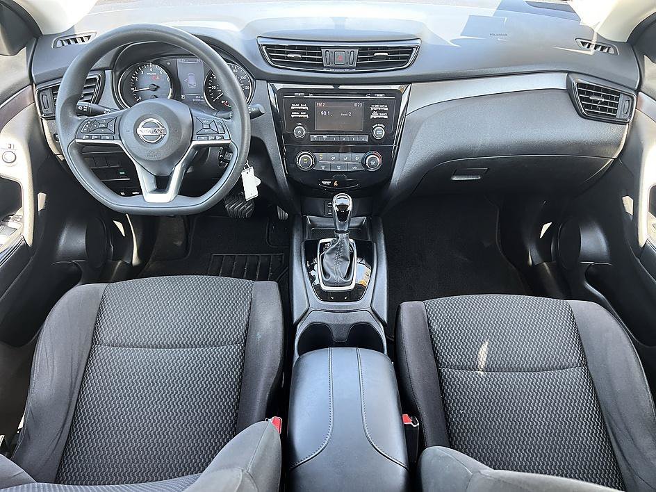 Used 2017 Glacier White Nissan S image 18