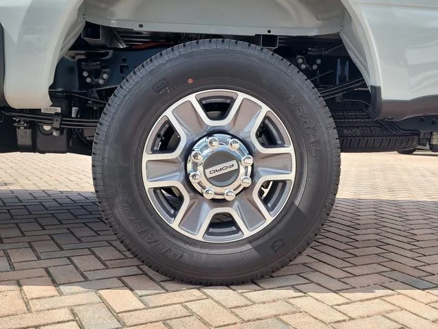 New 2026 Avalanche Ford Lariat image 8