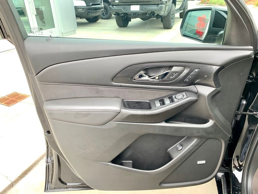 Used 2023 Black Chevrolet High Country image 11