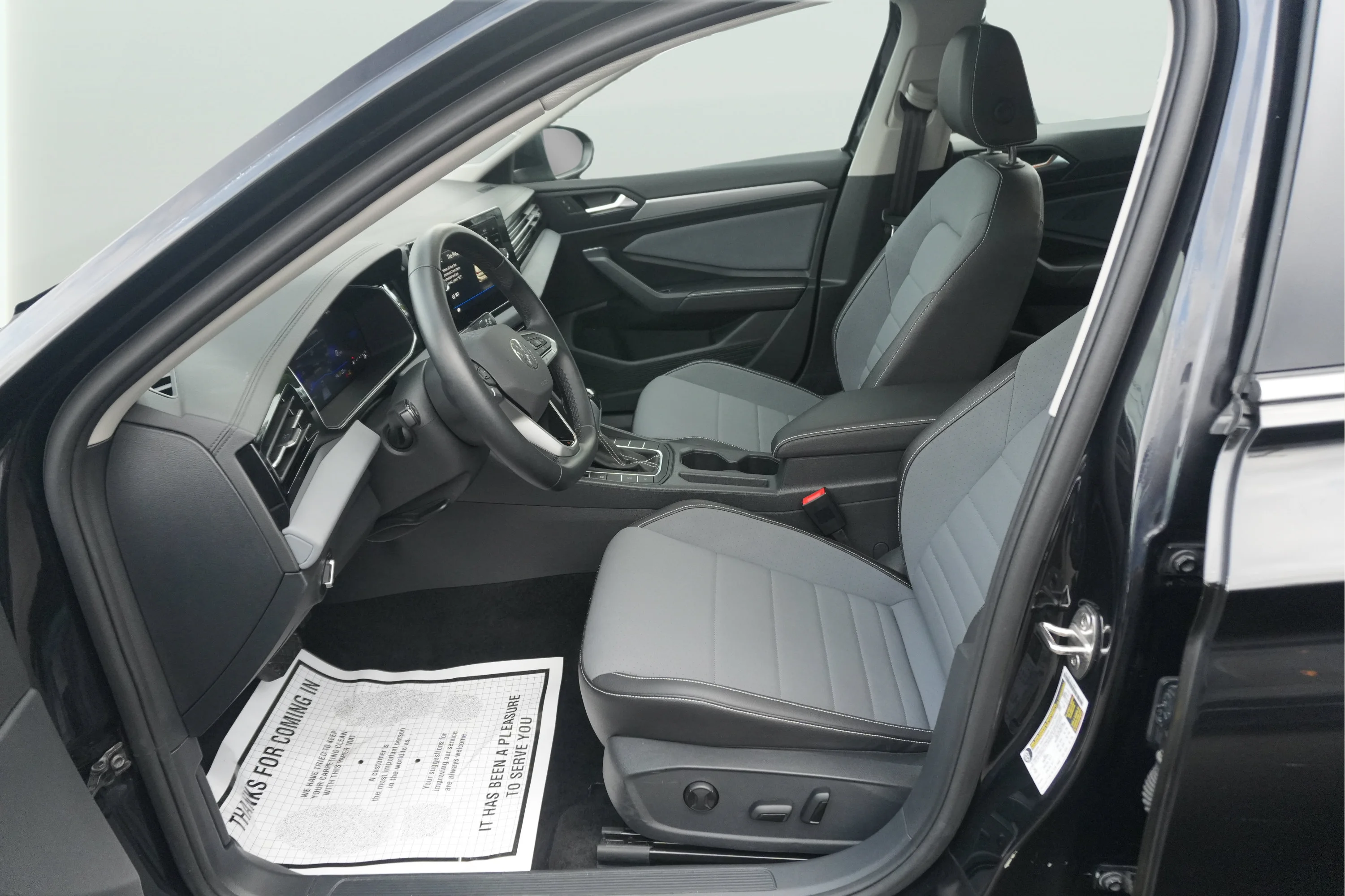 Used 2025 Deep Black Pearl Volkswagen SE image 12