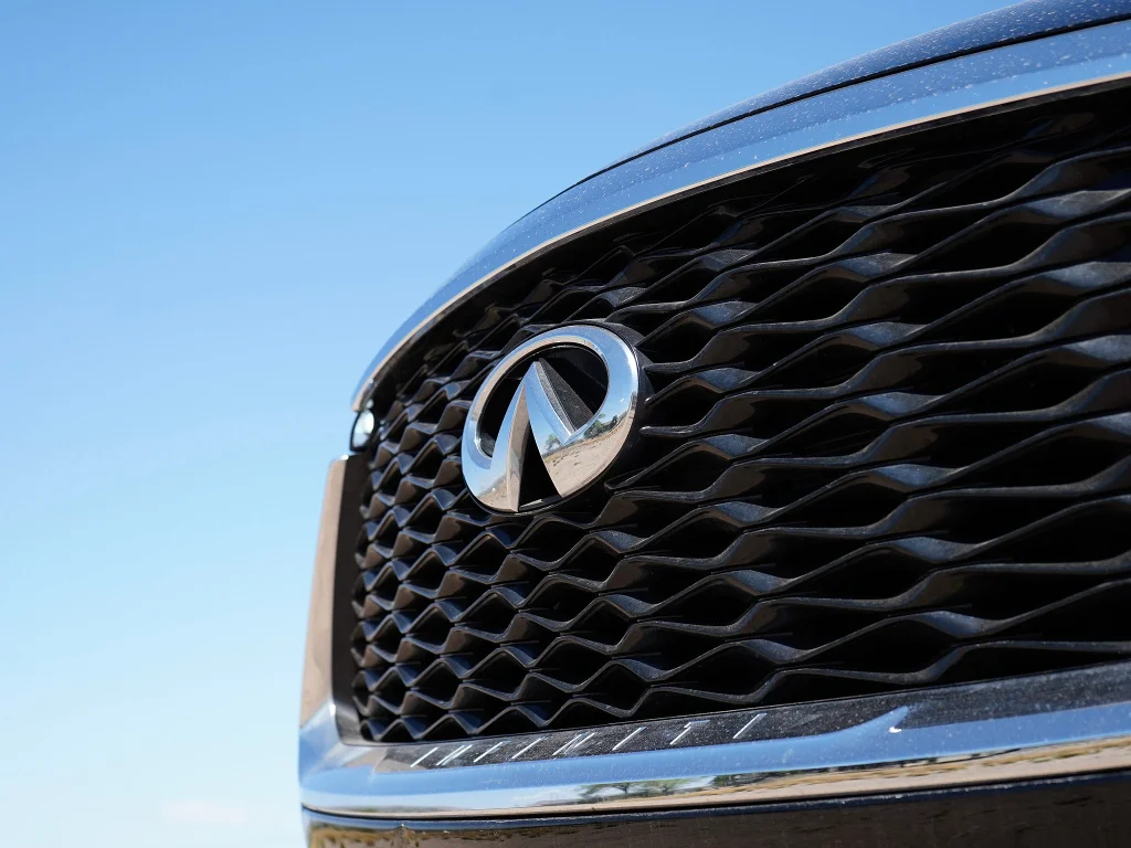 Used 2025 Mineral Black INFINITI PURE image 2