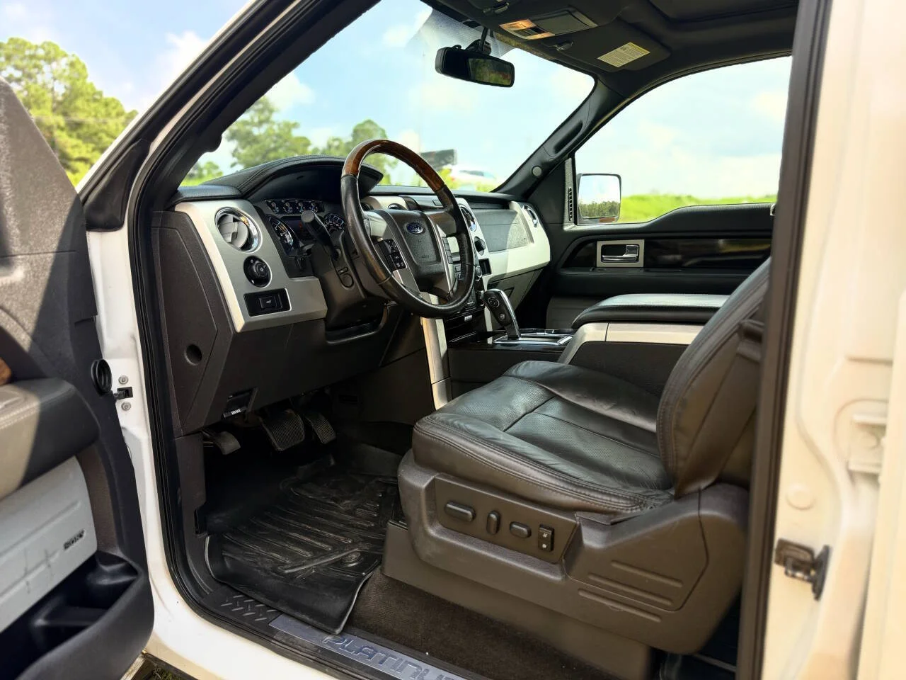Used 2013 White Ford Platinum 4x4 4dr SuperCrew Styleside 5.5 ft. SB image 15