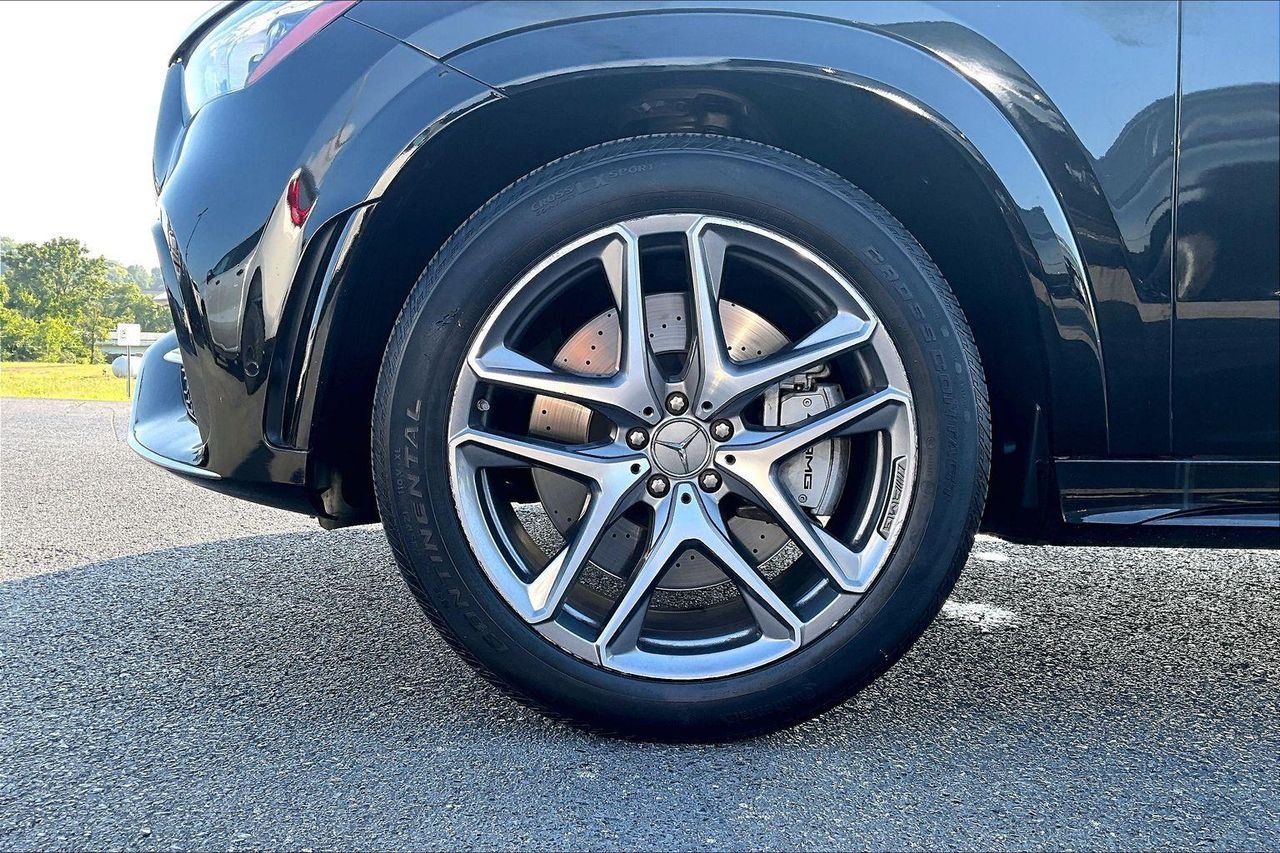 Used 2022 Black Mercedes-Benz 4MATIC® image 2