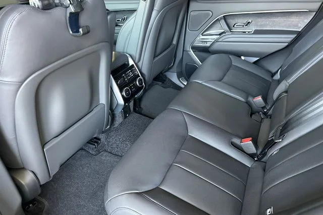 New 2026 Santorini Black Land Rover SE image 11