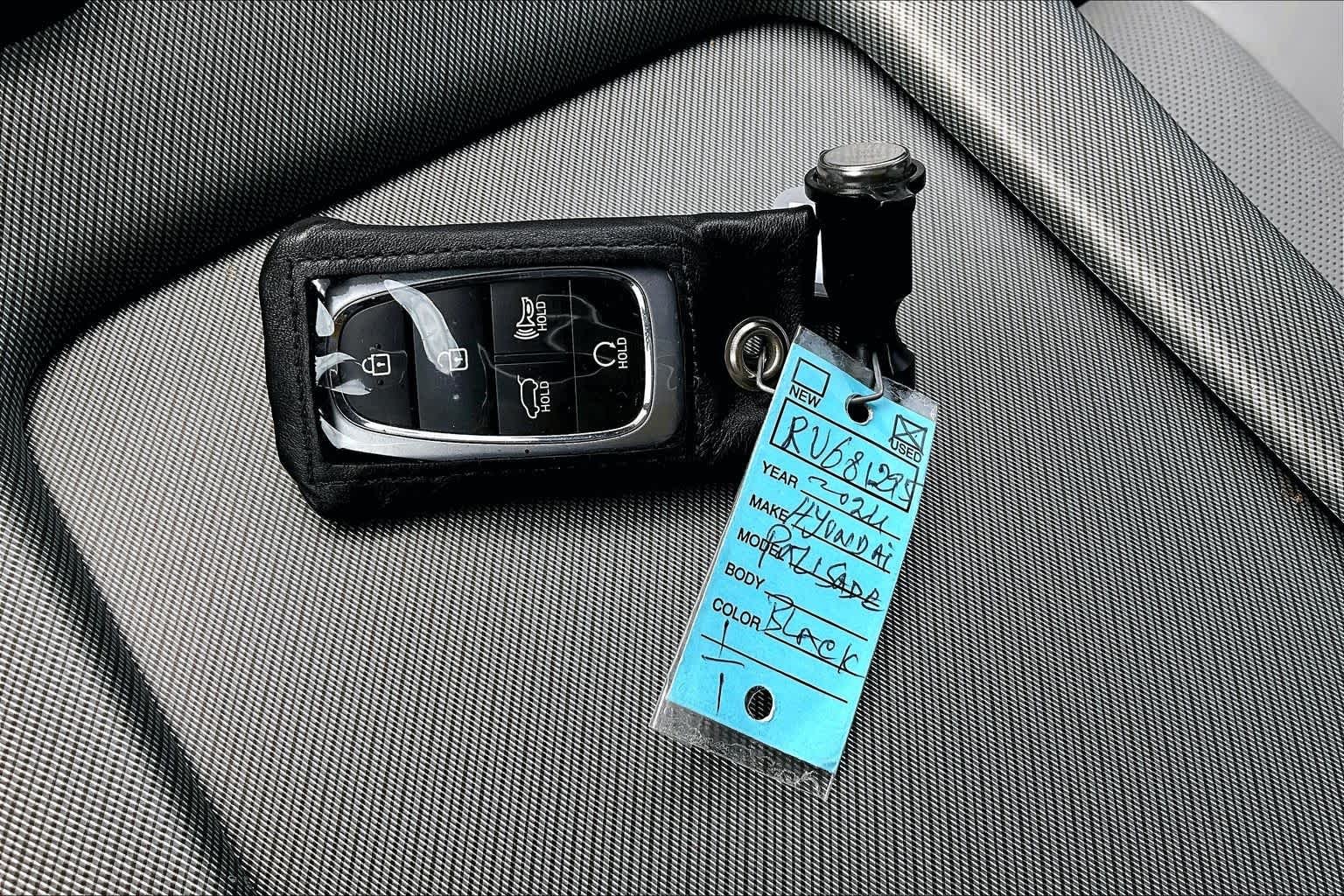 Used 2024 Moonlight Cloud Hyundai SEL 8P image 14