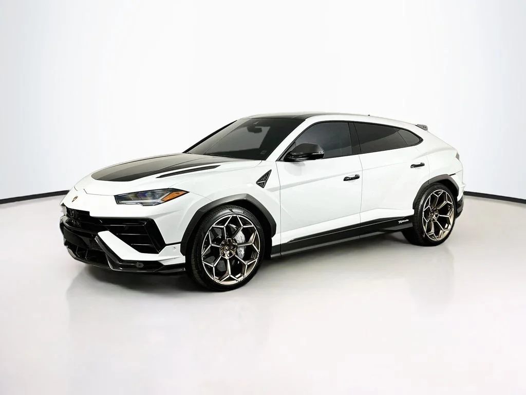 Used 2024 White Lamborghini Performante image 3