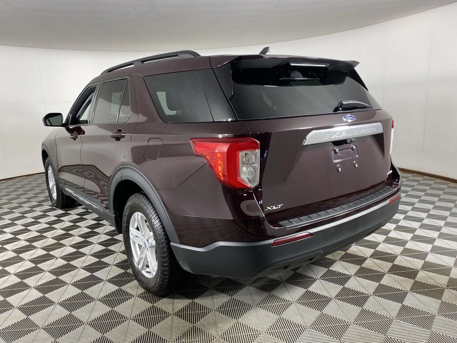 Used 2022 Jewel Red Ford XLT image 8