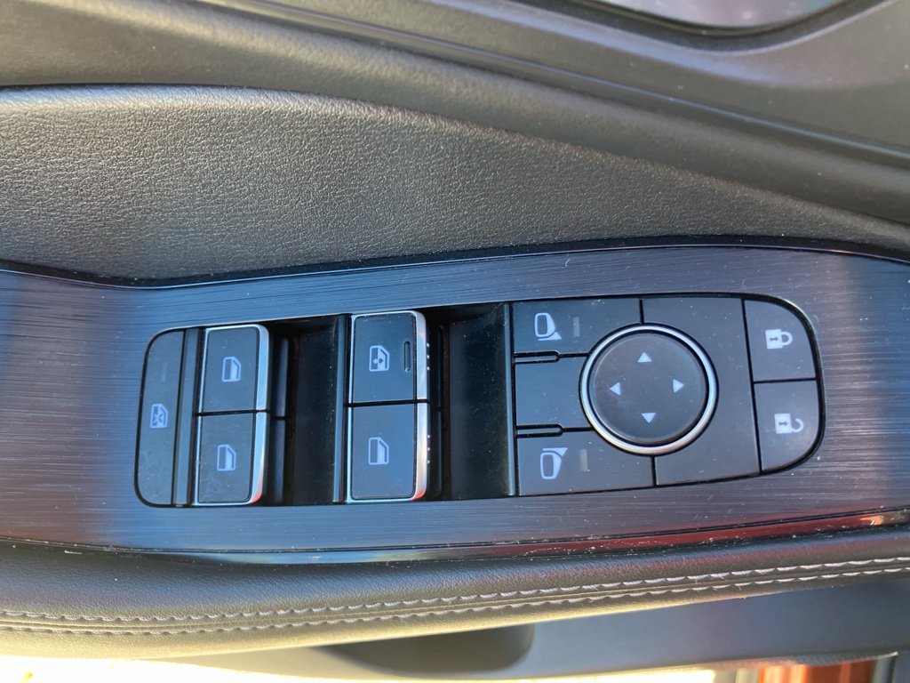 Used 2023 Orange Nissan SL image 11
