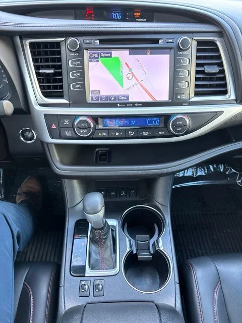 Used 2019 White Toyota SE image 11