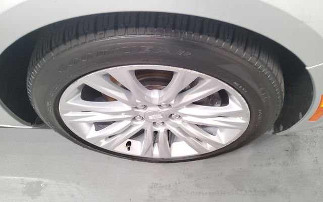 Used 2019 Silver Cadillac Luxury image 30
