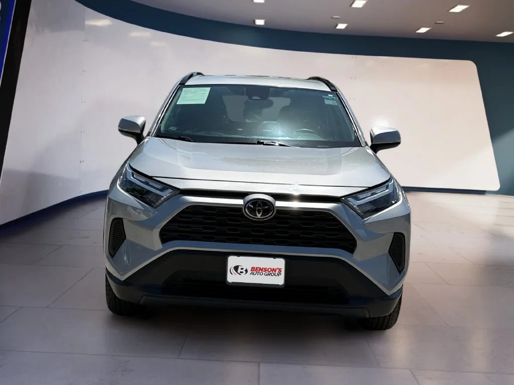 Used 2025 Silver Toyota XLE image 8