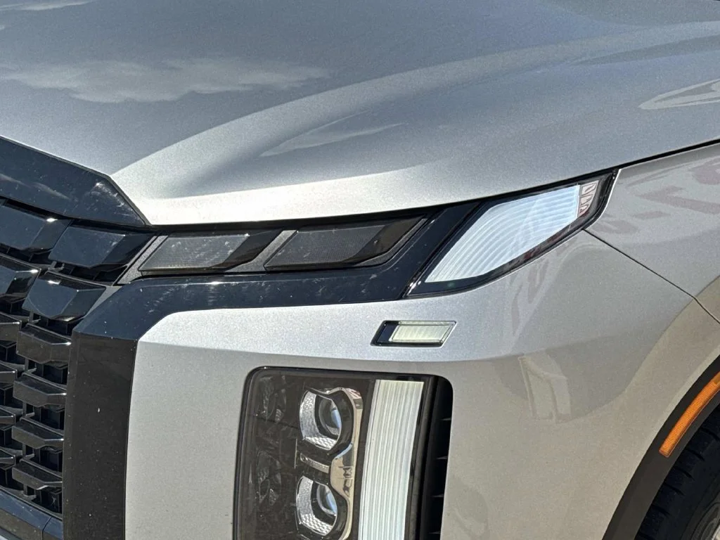 Used 2025 Silver Hyundai SEL image 5